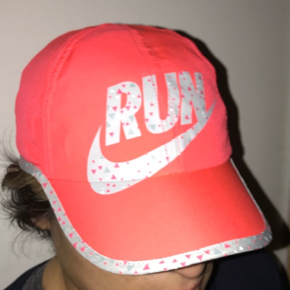 Women’s “Run” Nike hat - Picture 2 of 4